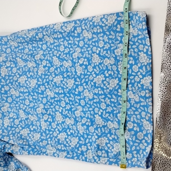 Magnolia Skye Blue Floral Romper Size Large Smocked Bodice - Picture 10 of 11